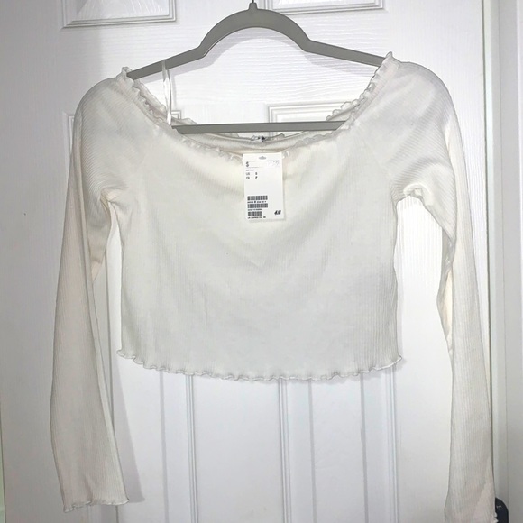 off the shoulder crop top - Picture 2 of 3